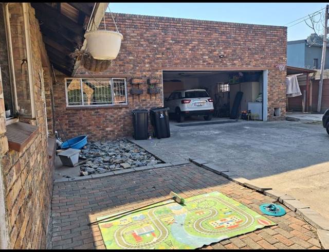 3 BEDROOM FREEHOLD FOR SALE IN KEMPTON PARK EXT 2